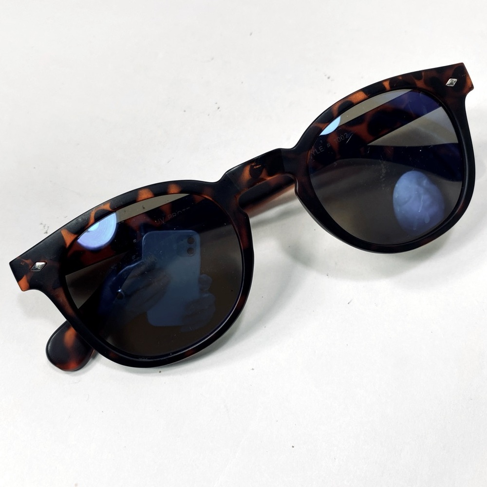 Tortoise Brown Black Round Frame UV Protection Style 1002 Sunglasses